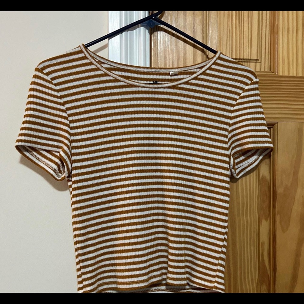 💟cute mustard yellow striped fitted tee💟